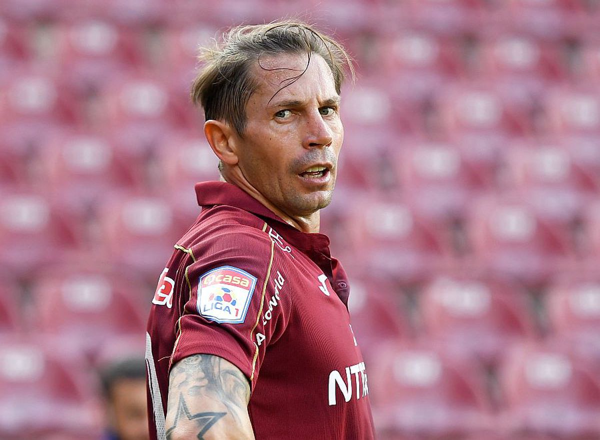 CFR CLUJ - CRAIOVA 2-3. Dan Petrescu, dezvăluiri din vestiar: „Sunt probleme interne la club! Craiova e acum favorită la titlu”