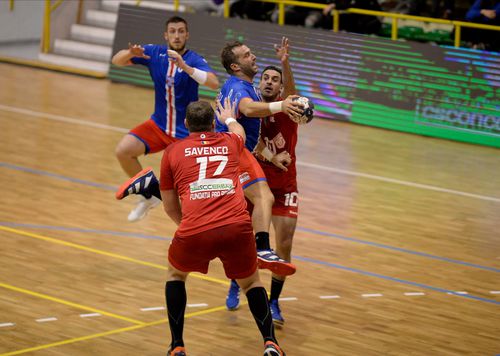 Marius Stavrositu într-un duel de anul trecut al Stelei câștigat contra marii rivale Dinamo FOTO Raed Krishan