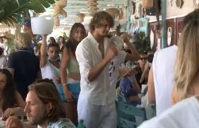 VIDEO Alexander Zverev a uitat de izolare! Party cu sute de oameni deși a promis că stă în carantină
