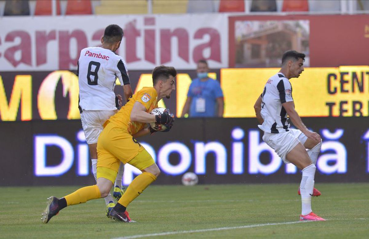 FCSB. Gigi Becali s-a întors cu un nou atac asupra jucătorului său: „La 62 de ani, joc mai bine decât el”