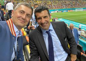 Dan Barna, ironizat după ce s-a fotografiat la tribuna oficială cu Luis Figo: „„Hagi și Gică Popescu tot la tribuna a doua sunt?”