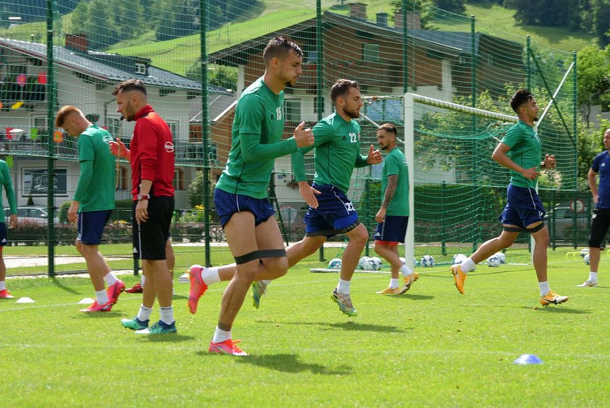 Trei jucători, lăudați de Leo Grozavu la antrenamentul de dimineață » Sepsi joacă azi primul amical + ce supertransfer a încercat