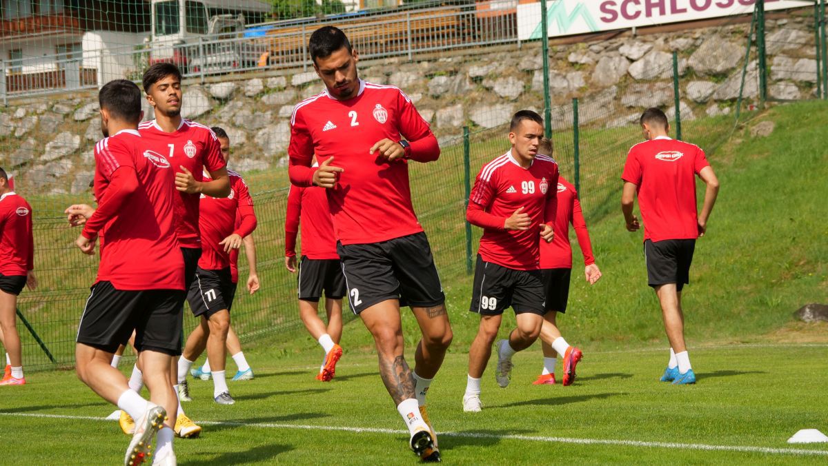 Trei jucători, lăudați de Leo Grozavu la antrenamentul de dimineață » Sepsi joacă azi primul amical + ce supertransfer a încercat