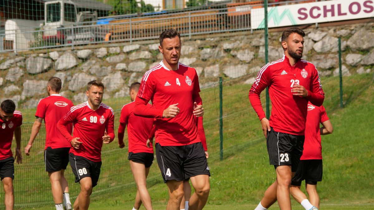 Trei jucători, lăudați de Leo Grozavu la antrenamentul de dimineață » Sepsi joacă azi primul amical + ce supertransfer a încercat