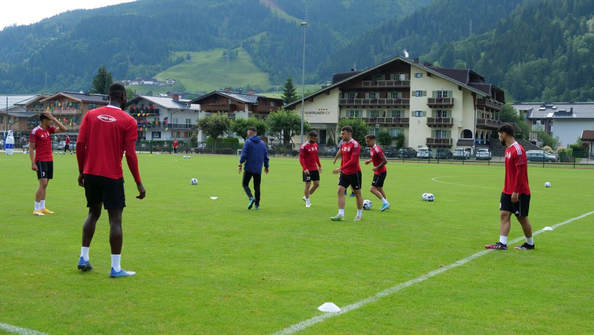 Trei jucători, lăudați de Leo Grozavu la antrenamentul de dimineață » Sepsi joacă azi primul amical + ce supertransfer a încercat