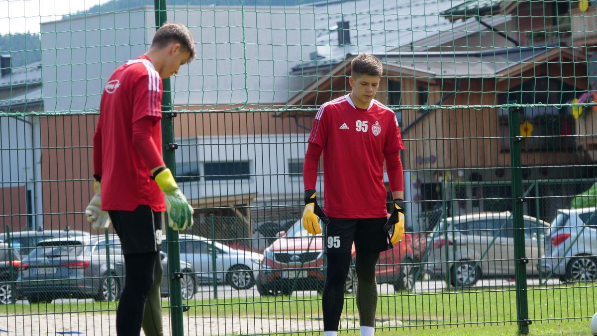 Trei jucători, lăudați de Leo Grozavu la antrenamentul de dimineață » Sepsi joacă azi primul amical + ce supertransfer a încercat