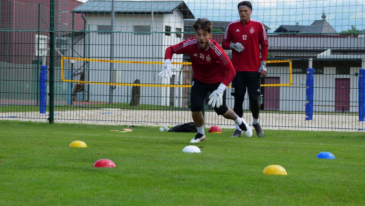 Trei jucători, lăudați de Leo Grozavu la antrenamentul de dimineață » Sepsi joacă azi primul amical + ce supertransfer a încercat