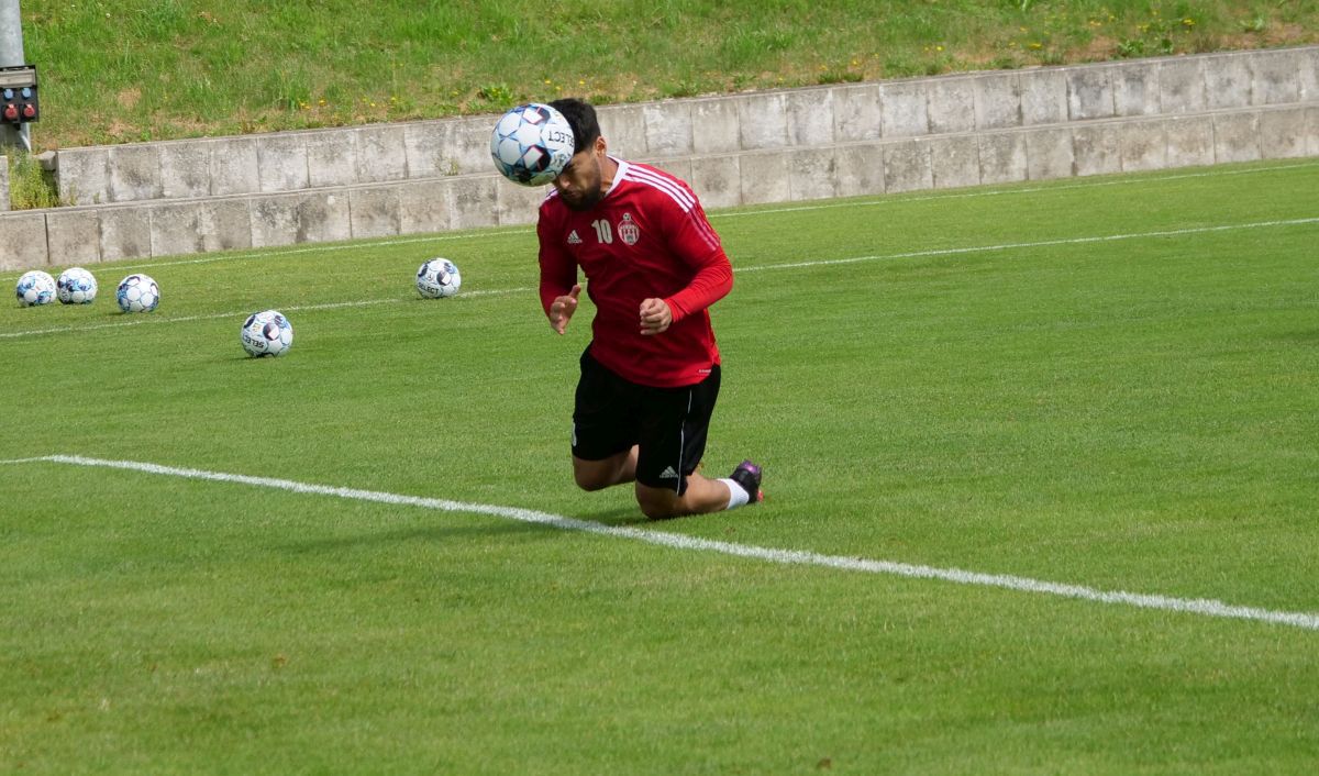 Trei jucători, lăudați de Leo Grozavu la antrenamentul de dimineață » Sepsi joacă azi primul amical + ce supertransfer a încercat