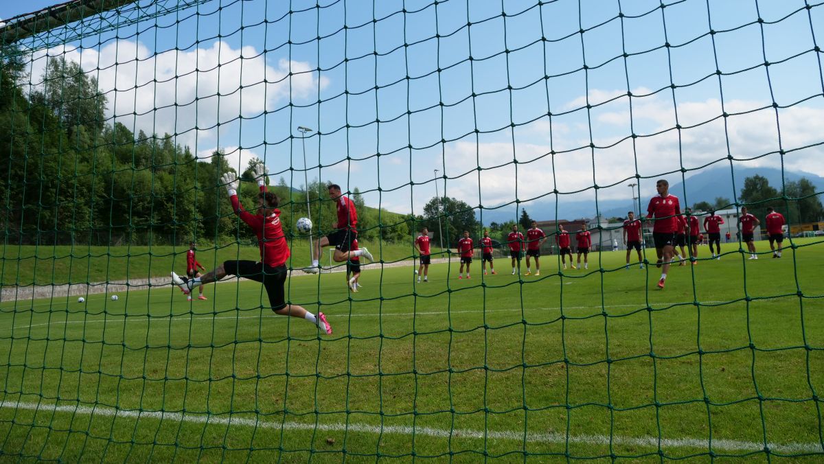 Trei jucători, lăudați de Leo Grozavu la antrenamentul de dimineață » Sepsi joacă azi primul amical + ce supertransfer a încercat