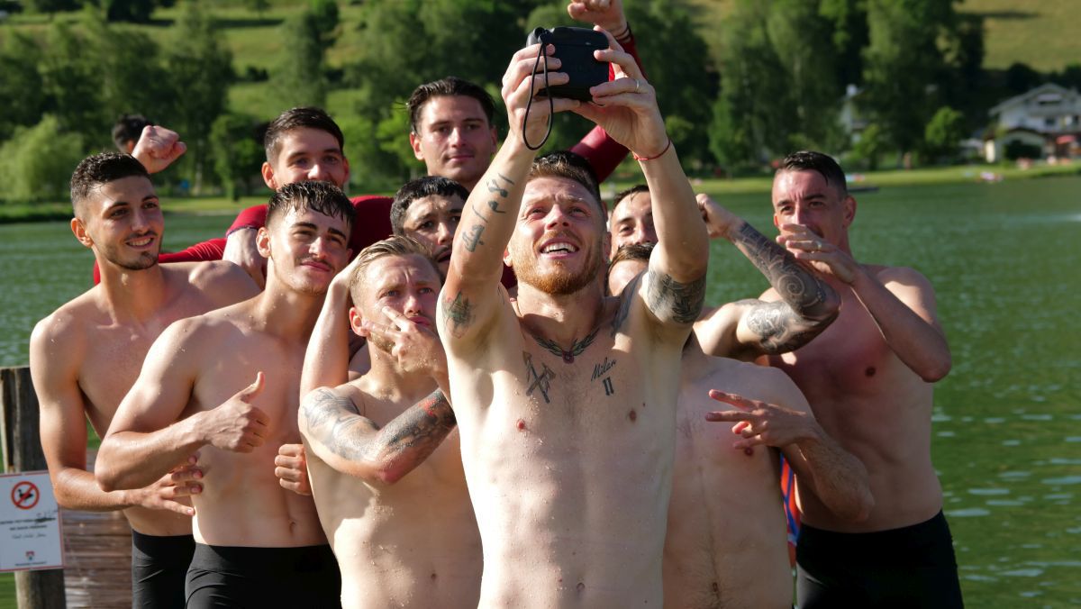 Vederi din Kaprun » Echipa Gazetei s-a „infiltrat” în cantonamentul lui Sepsi din Austria. Bogdan Mitrea, în rol de fotograf