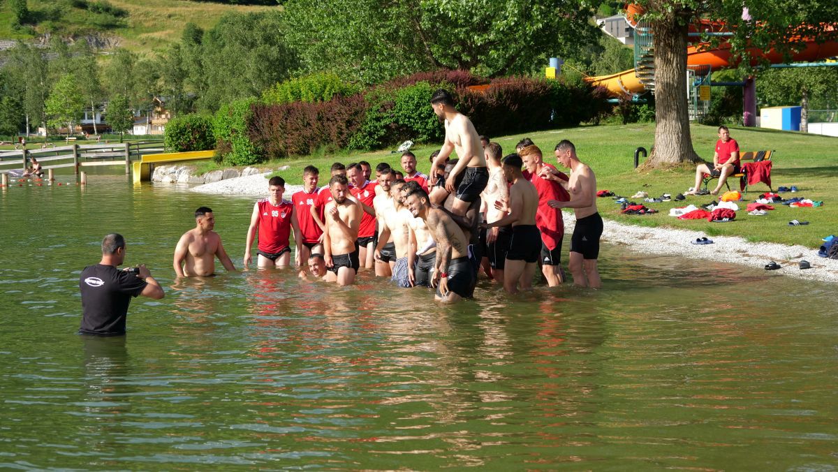 Vederi din Kaprun » Echipa Gazetei s-a „infiltrat” în cantonamentul lui Sepsi din Austria. Bogdan Mitrea, în rol de fotograf