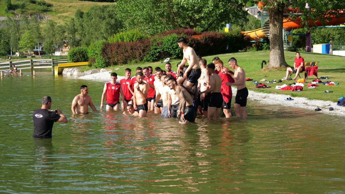 Jucătorii lui Sepsi s-au distrat în cantonament. Bogdan Mitrea, fotograf cu poze la minut