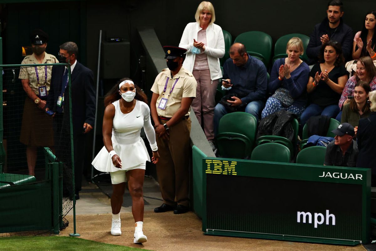 Serena Williams a abandonat în primul meci de la Wimbledon! Imagini dureroase: s-a prăbușit în genunchi și a început să plângă