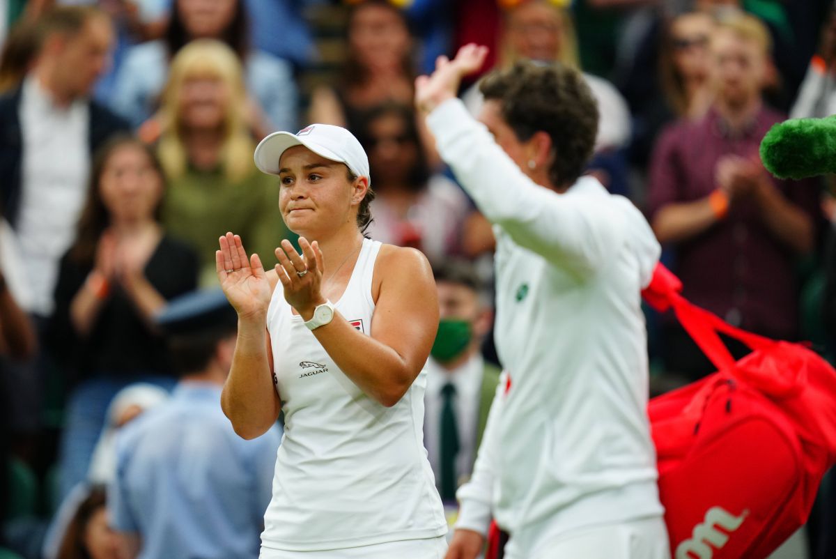 „Cred că e mândră de mine!” » Scene emoționante: Carla Suarez Navarro și-a luat adio de la Wimbledon, sub privirile mamei sale. Iberica a cedat la conferință
