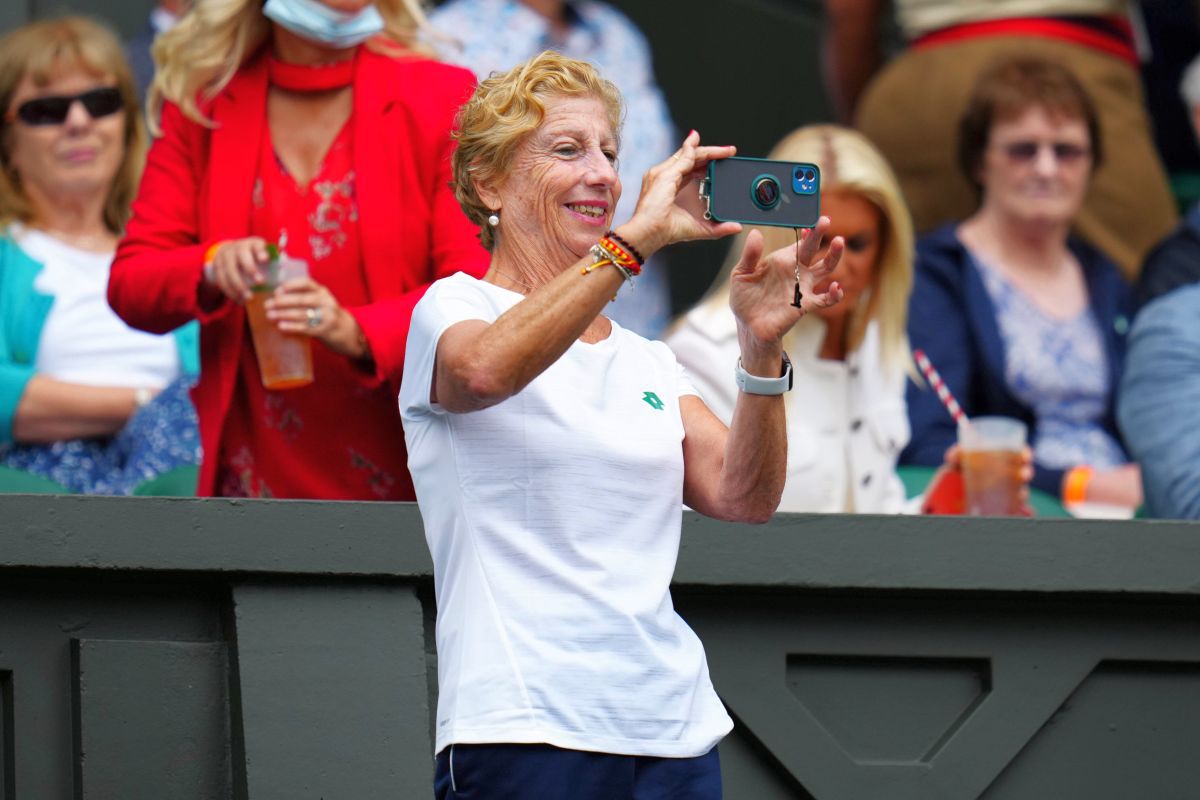„Cred că e mândră de mine!” » Scene emoționante: Carla Suarez Navarro și-a luat adio de la Wimbledon, sub privirile mamei sale. Iberica a cedat la conferință