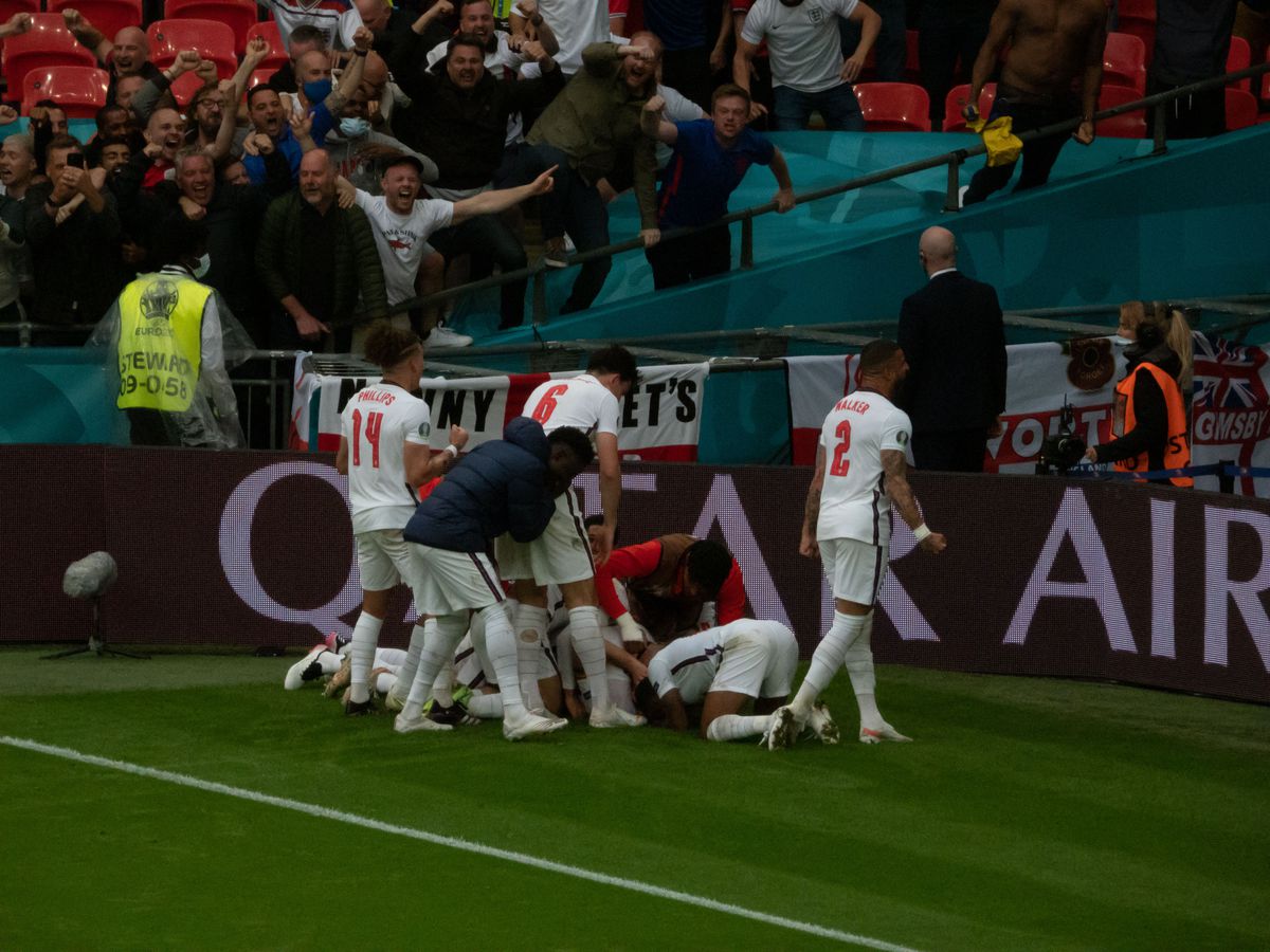 Două momente tari la Anglia - Germania 2-0 » Ce a cerut Haaland la pauză + reacția virală a lui Rio Ferdinand de la final