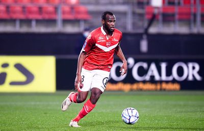 UTA a mai transferat un jucător » Un internațional cu 42 de meciuri în echipa națională se alătură „Bătrânei Doamne”