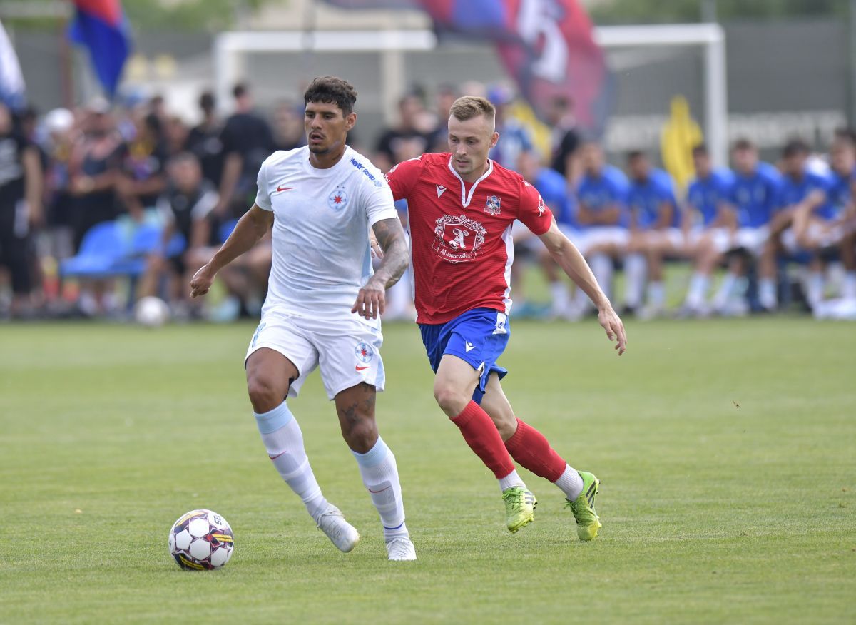 „Nordul” e gata pentru noul sezon! Ultrașii roș-albaștrilor au făcut spectacol la amicalul FCSB-ului