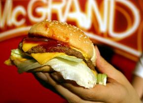 Două povești inedite de la Academia Hagi: cum au strecurat jucătorii mâncare de la McDonald's în cameră + Ce sumă uriașă a câștigat un bodyguard la pariuri