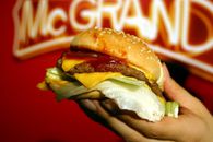 Două povești inedite de la Academia Hagi: cum au strecurat jucătorii mâncare de la McDonald's în cameră + Sumă uriașă câștigată de un bodyguard la pariuri