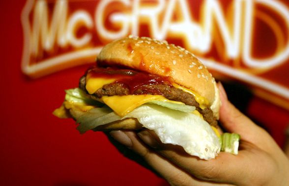 Două povești inedite de la Academia Hagi: cum au strecurat jucătorii mâncare de la McDonald's în cameră + Sumă uriașă câștigată de un bodyguard la pariuri