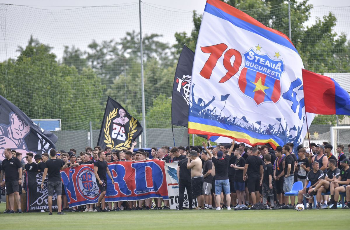 „Nordul” e gata pentru noul sezon! Ultrașii roș-albaștrilor au făcut spectacol la amicalul FCSB-ului