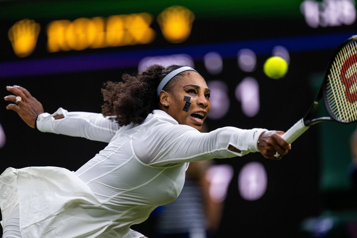 De ce a purtat Serena Williams plasturi negri pe obrazul drept în primul tur la Wimbledon 2022