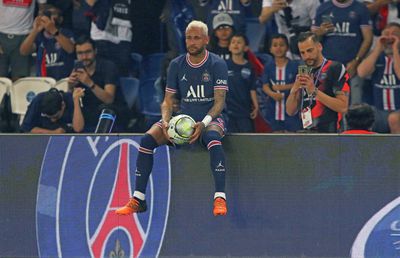 Pus pe lista neagră la PSG, Neymar e așteptat la alt club uriaș din Europa: „Trebuie să vină aici”