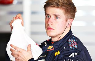 Decizii contradictorii față de pilotul acuzat de rasism » Red Bull l-a dat afară, echipa din Formula 2 îi mai oferă o șansă: „Ce spune asta despre societatea noastră?”