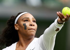 De ce a purtat Serena Williams plasturi negri pe obrazul drept la Wimbledon 2022