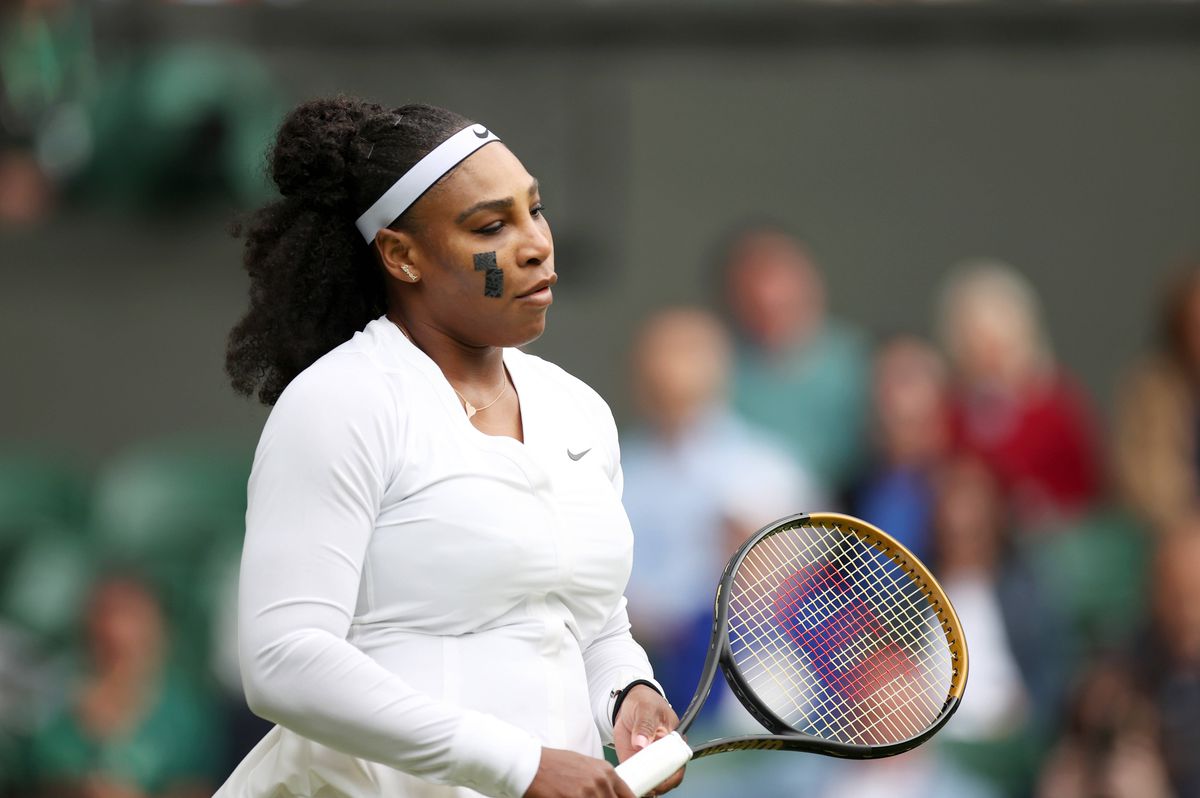 De ce a purtat Serena Williams plasturi negri pe obrazul drept în primul tur la Wimbledon 2022