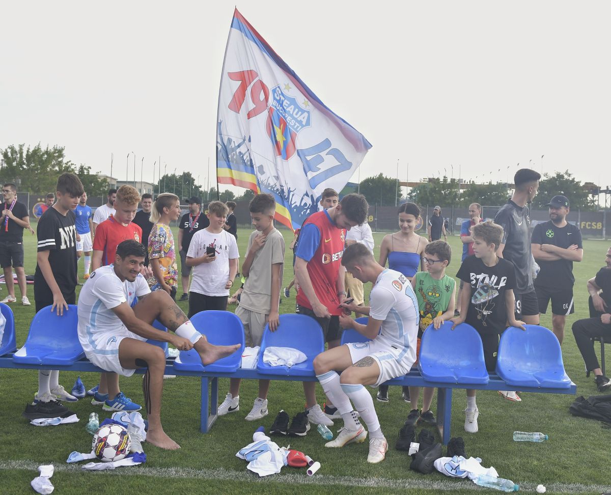 „Nordul” e gata pentru noul sezon! Ultrașii roș-albaștrilor au făcut spectacol la amicalul FCSB-ului