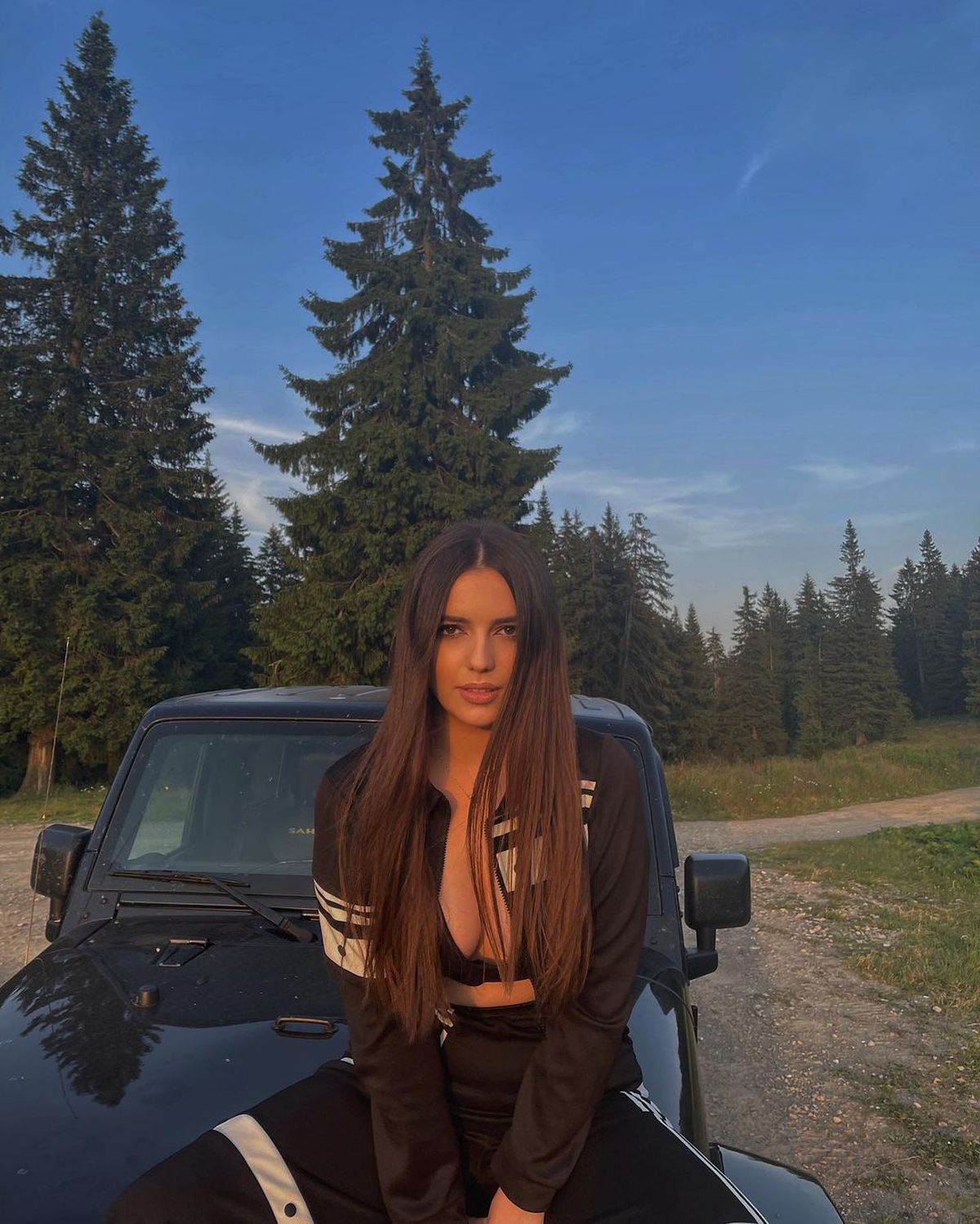 Iubita lui Drăgușin, apariție incendiară în jacuzzi » Cum s-au fotografiat cei doi