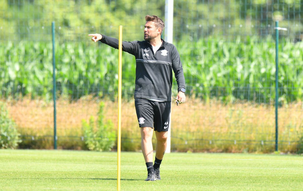 De ce Adrian Mutu nu stabilește niciodată amicale cu mai puțin de 48 de ore înaintea plecării din cantonament