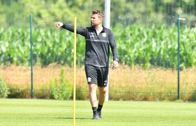 De ce Adrian Mutu nu stabilește niciodată amicale cu mai puțin de 48 de ore înaintea plecării din cantonament