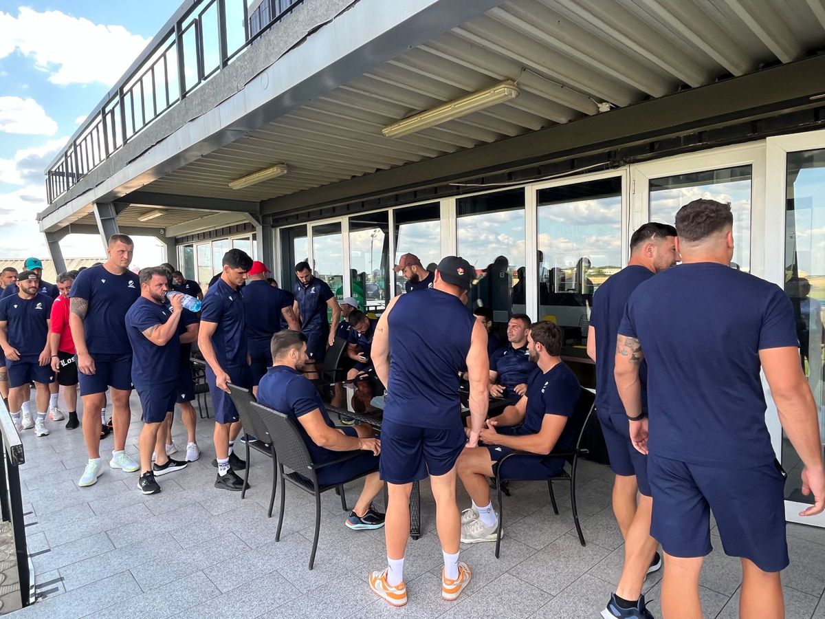 Au dat balonul de rugby pe viteză! În plină pregătire pentru Mondial, „stejarii” s-au întrecut azi la karting: „Ce încet merg” / „Nu au putere astea, suntem prea grei”