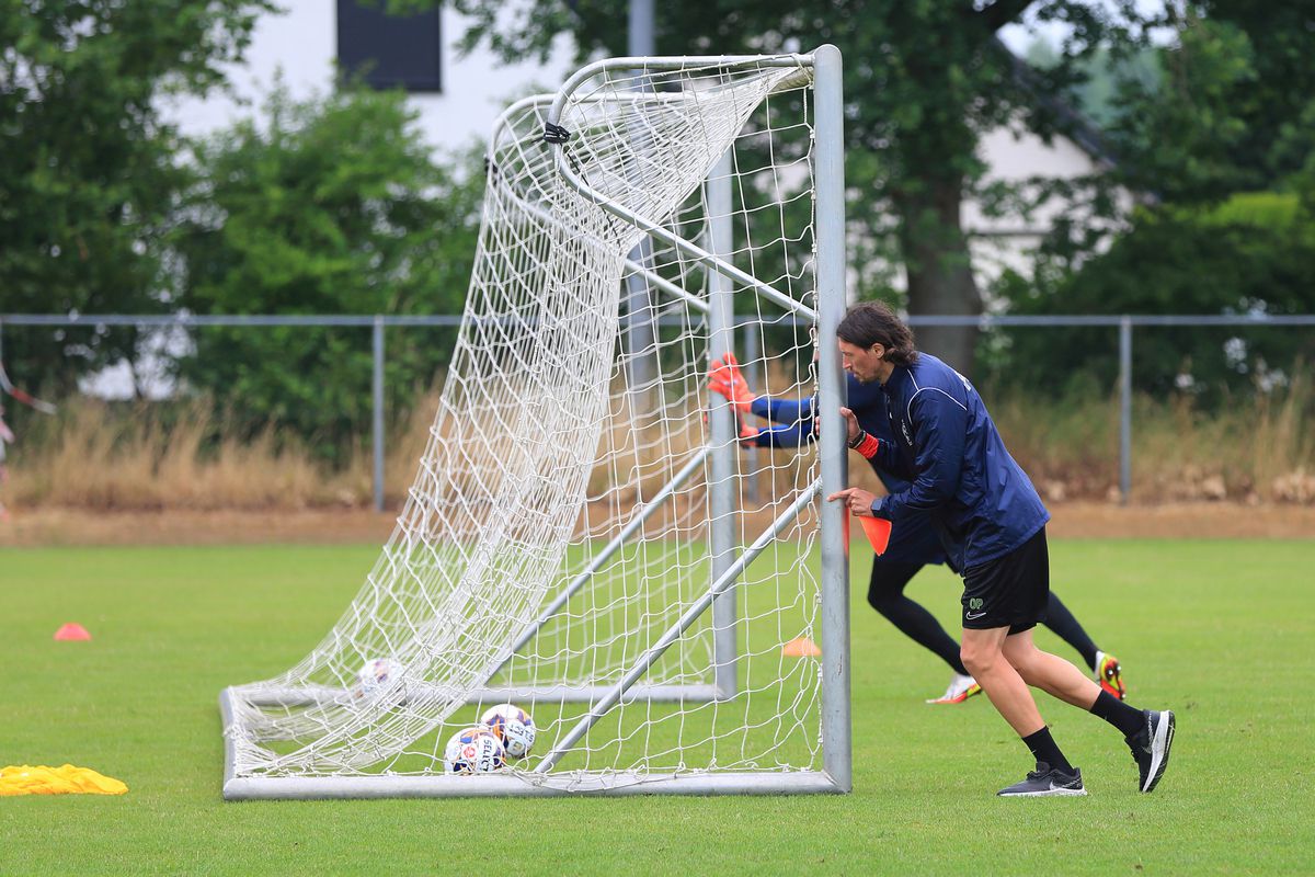 FCSB vrea să aducă un portar român care joacă în Italia! GSP are primele detalii