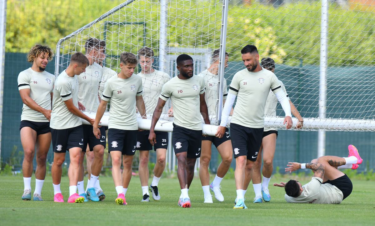 Rapidiștii asudă » Incursiune prin antrenamentele lui Mutu: cine impresionează la flotări, cum a sărbătorit Kait 25 de ani + Schimbarea „Briliantului”