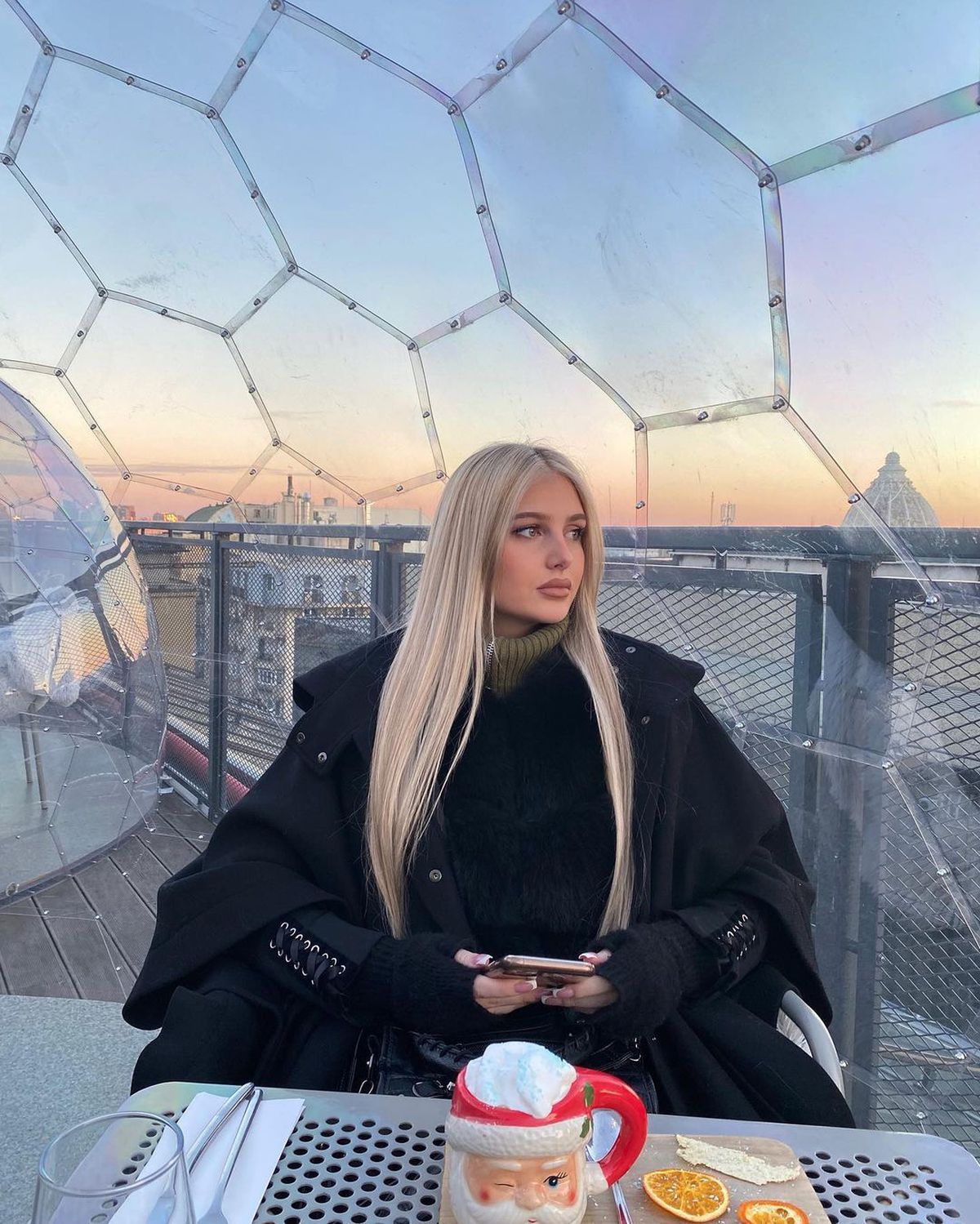 Căpitanul României, logodit la 23 de ani cu iubita din adolescență: franțuzoaica l-a urmărit din tribune la EURO