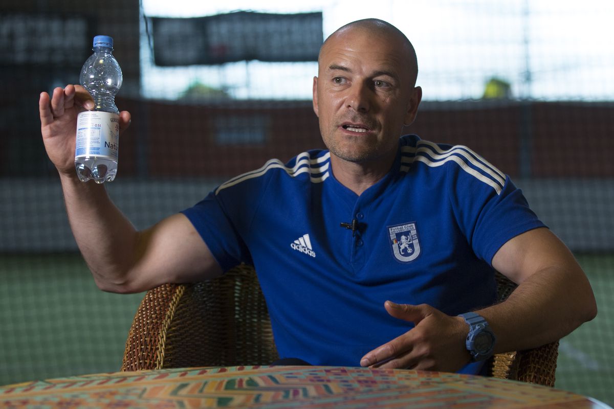 Omul acuzat că lucrează antrenorii la FCU Craiova rupe tăcerea într-un interviu exploziv: „Mititelu ar fi nebun să țină un informator într-un post important?”+ explică „scandalul” cu Janeiro și spune ce l-ar face să plece imediat