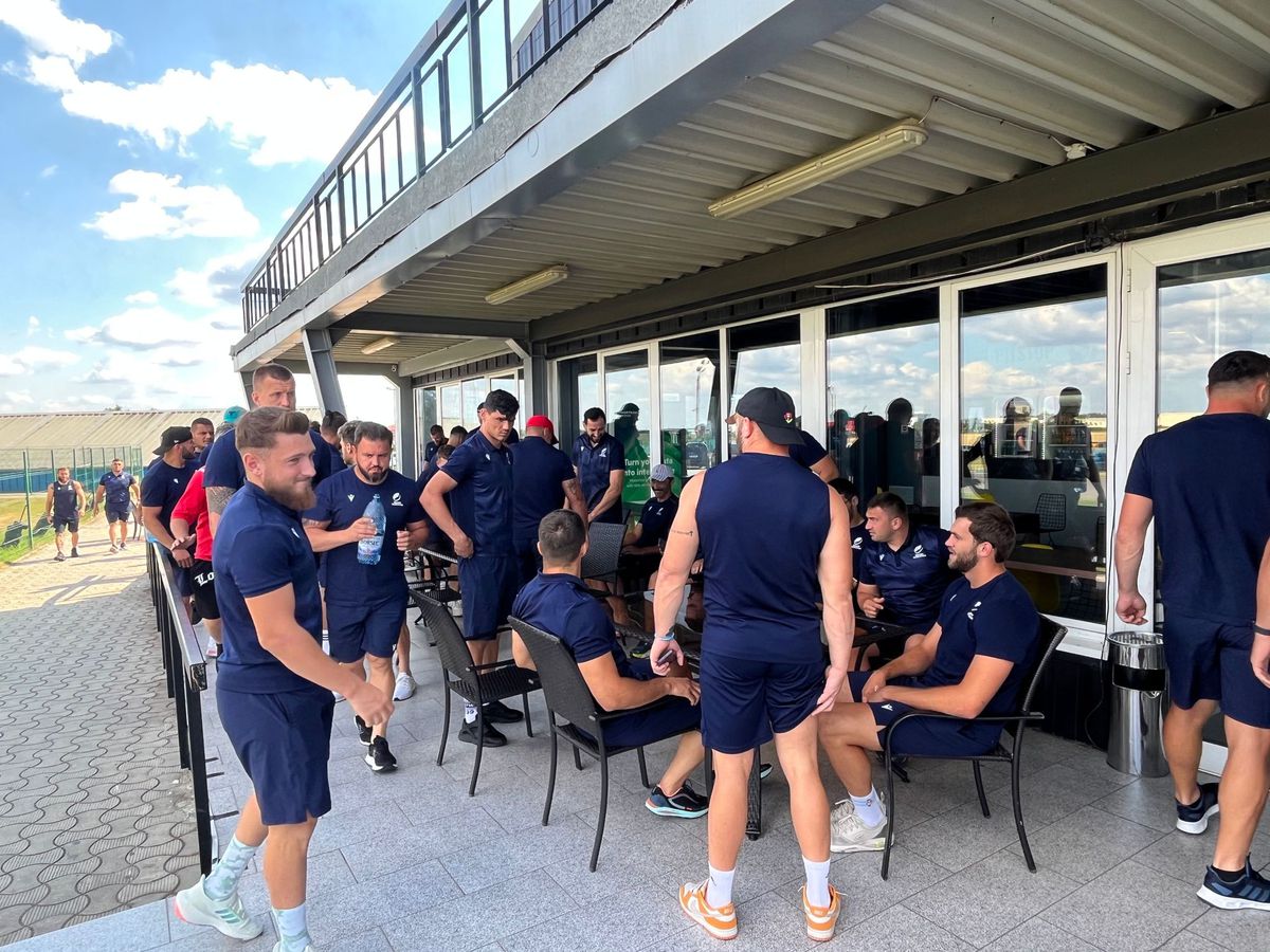 Au dat balonul de rugby pe viteză! În plină pregătire pentru Mondial, „stejarii” s-au întrecut azi la karting: „Ce încet merg” / „Nu au putere astea, suntem prea grei”