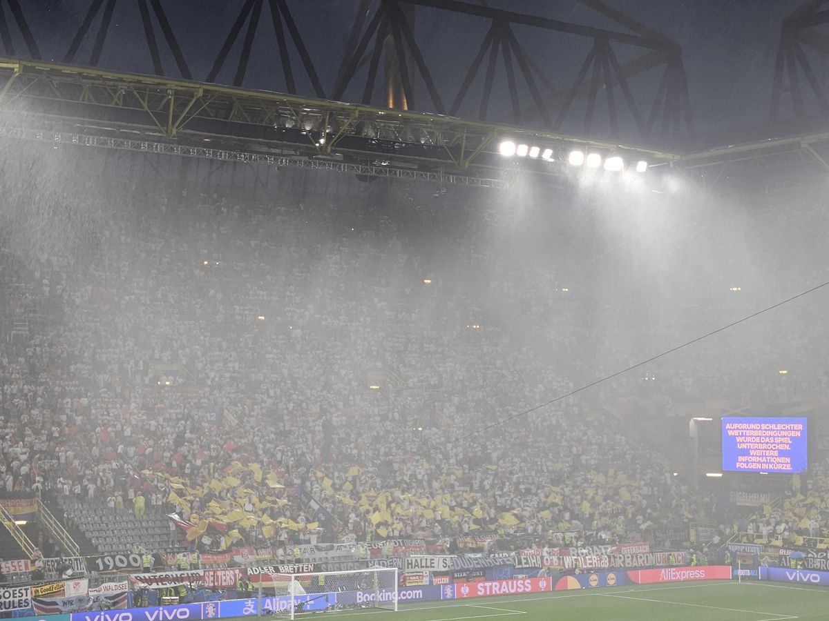 „Baie” în ploaie, încălzire după răcire + Ce a făcut Neuer chiar înainte de start » 9 detalii de pe stadion de la Germania - Danemarca