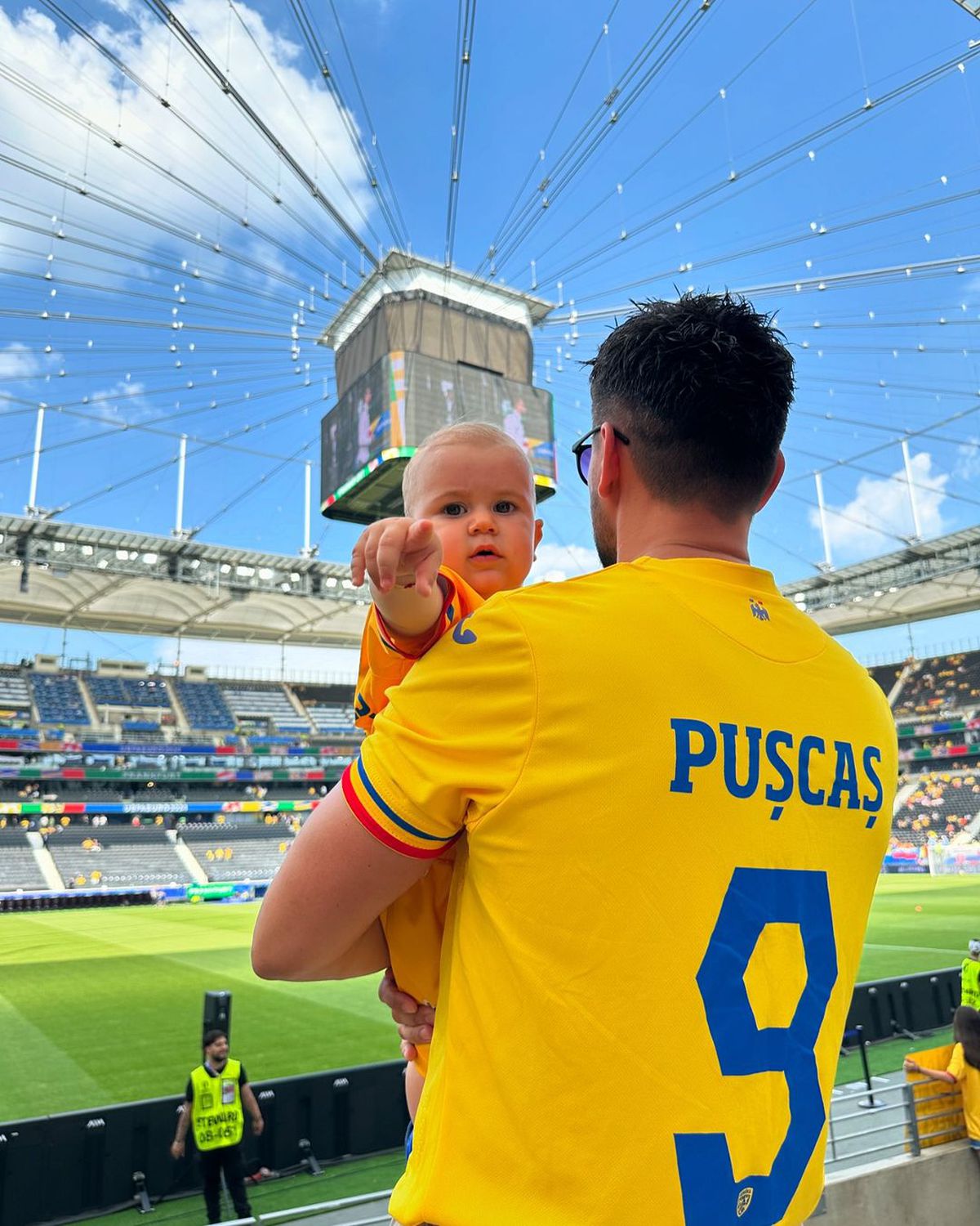 A cucerit internetul! Cel mai mic suporter român de la Euro 2024 e nepotul lui George Pușcaș