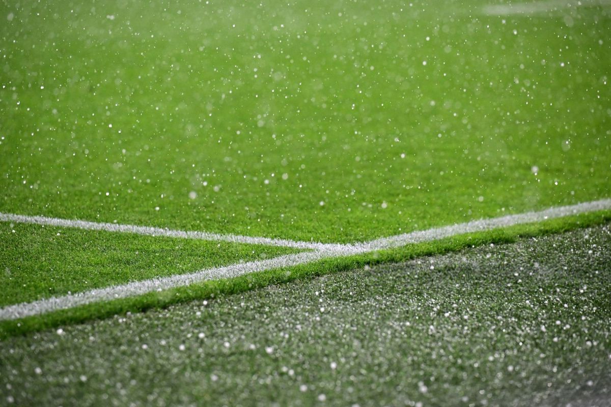 „Baie” în ploaie, încălzire după răcire + Ce a făcut Neuer chiar înainte de start » 9 detalii de pe stadion de la Germania - Danemarca