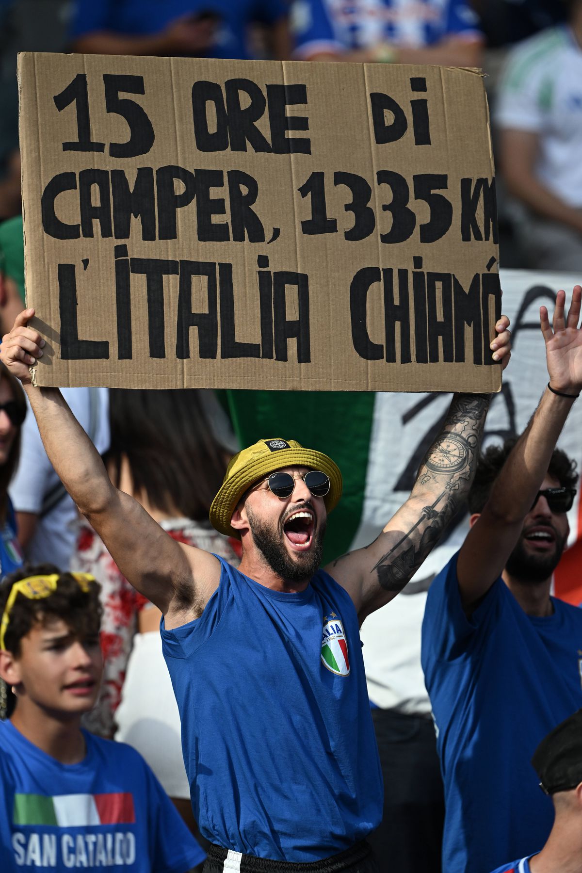 Explozie de frumusețe și culoare în tribune la Elveția - Italia