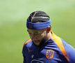 Memphis Depay, cu bentiță albastră cu 10 pe frunte, la antrenamentele de dinaintea startului Euro 2024 / Foto: Imago