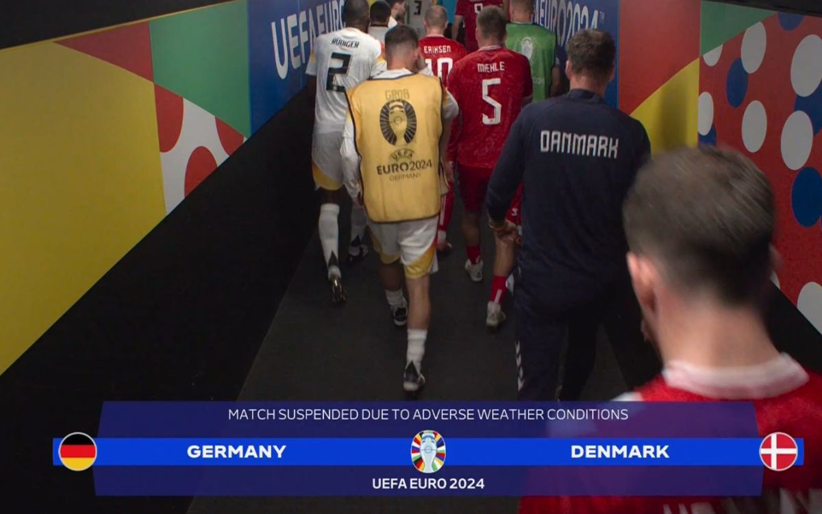 „Baie” în ploaie, încălzire după răcire + Ce a făcut Neuer chiar înainte de start » 9 detalii de pe stadion de la Germania - Danemarca