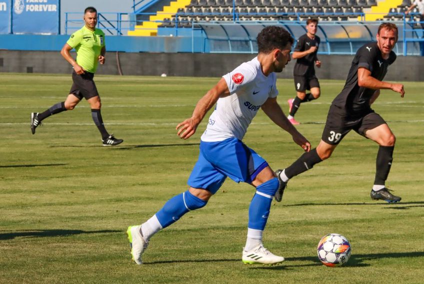 Farul Constanța a disputat astăzi, 29 iunie, două meciuri amicale împotriva formației Petrocup Hîncești. Primul a fost câștigat de echipa lui Gică Hagi, scor 3-2, în timp ce al doilea s-a încheiat cu o înfrângere, 1-2.
foto: Farul