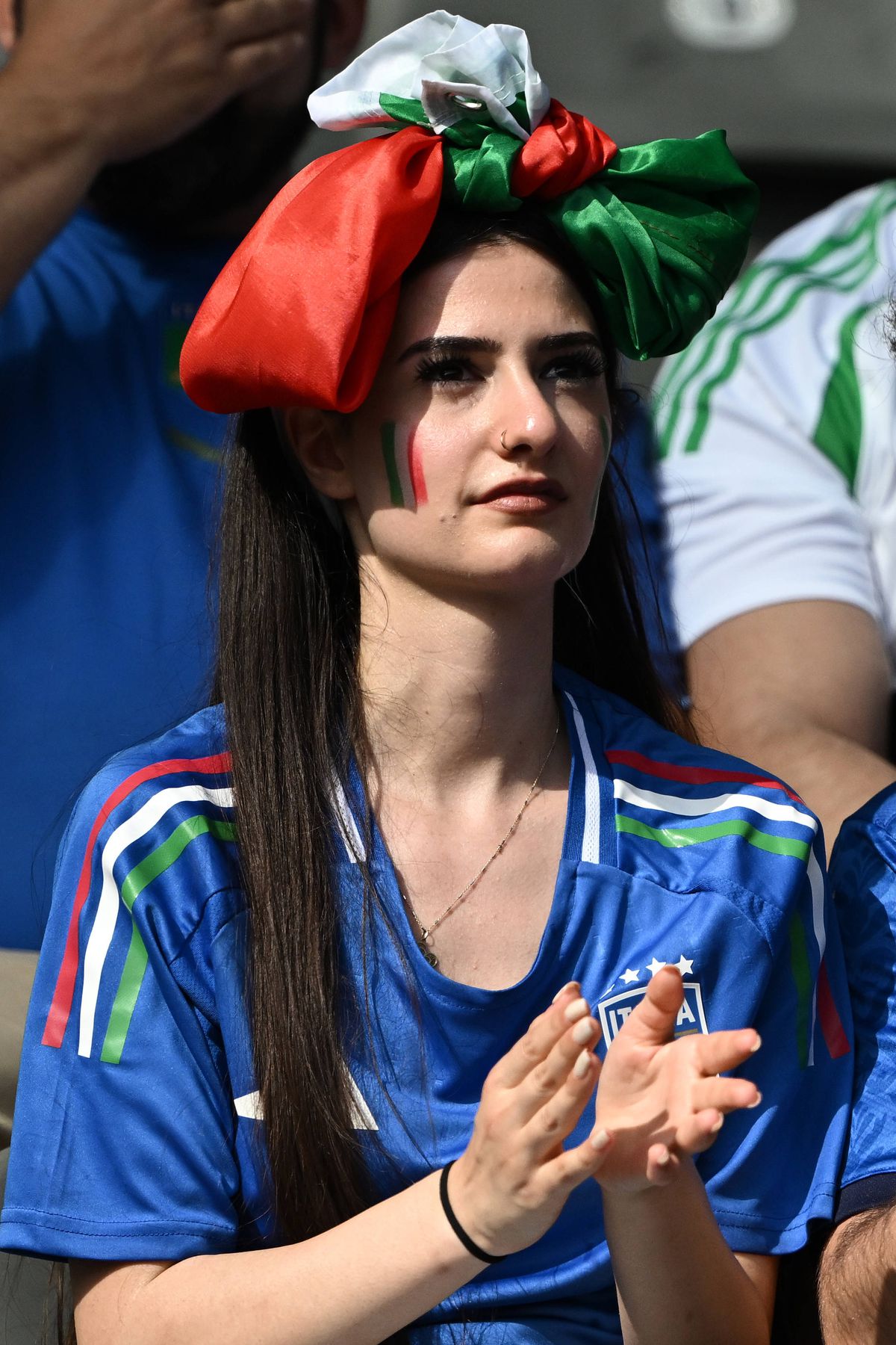 Explozie de frumusețe și culoare în tribune la Elveția - Italia