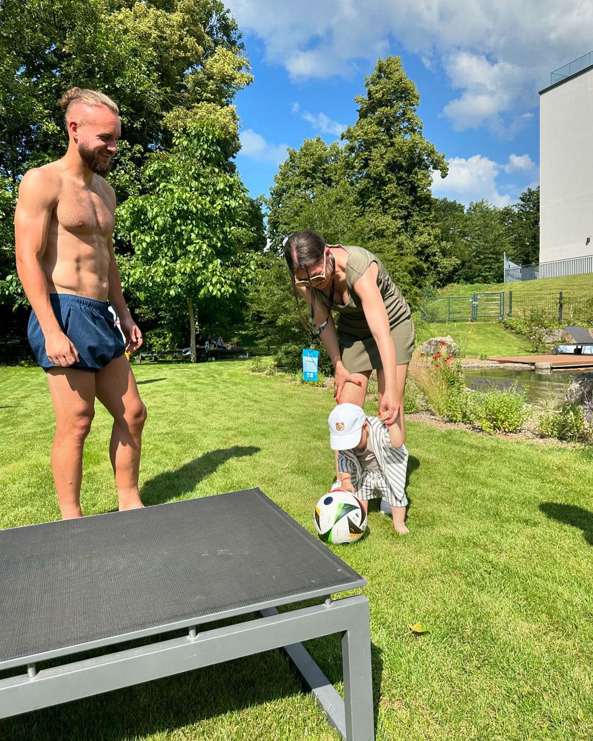 A cucerit internetul! Cel mai mic suporter român de la Euro 2024 e nepotul lui George Pușcaș